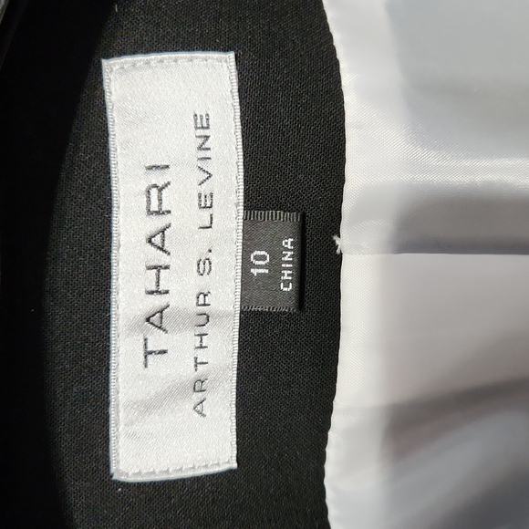 Classic black Tahari blazer with white trim, zipper pockets and sleeves. - Picture 2 of 12